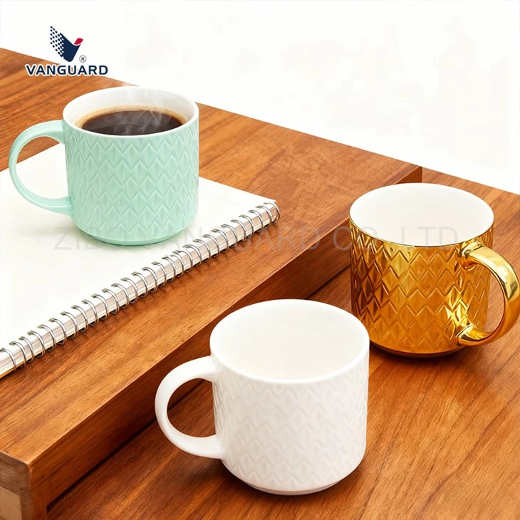 Set de căni din ceramică stivuite