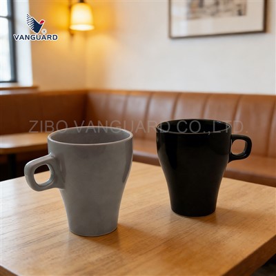 Cană de cafea stivuită din ceramică